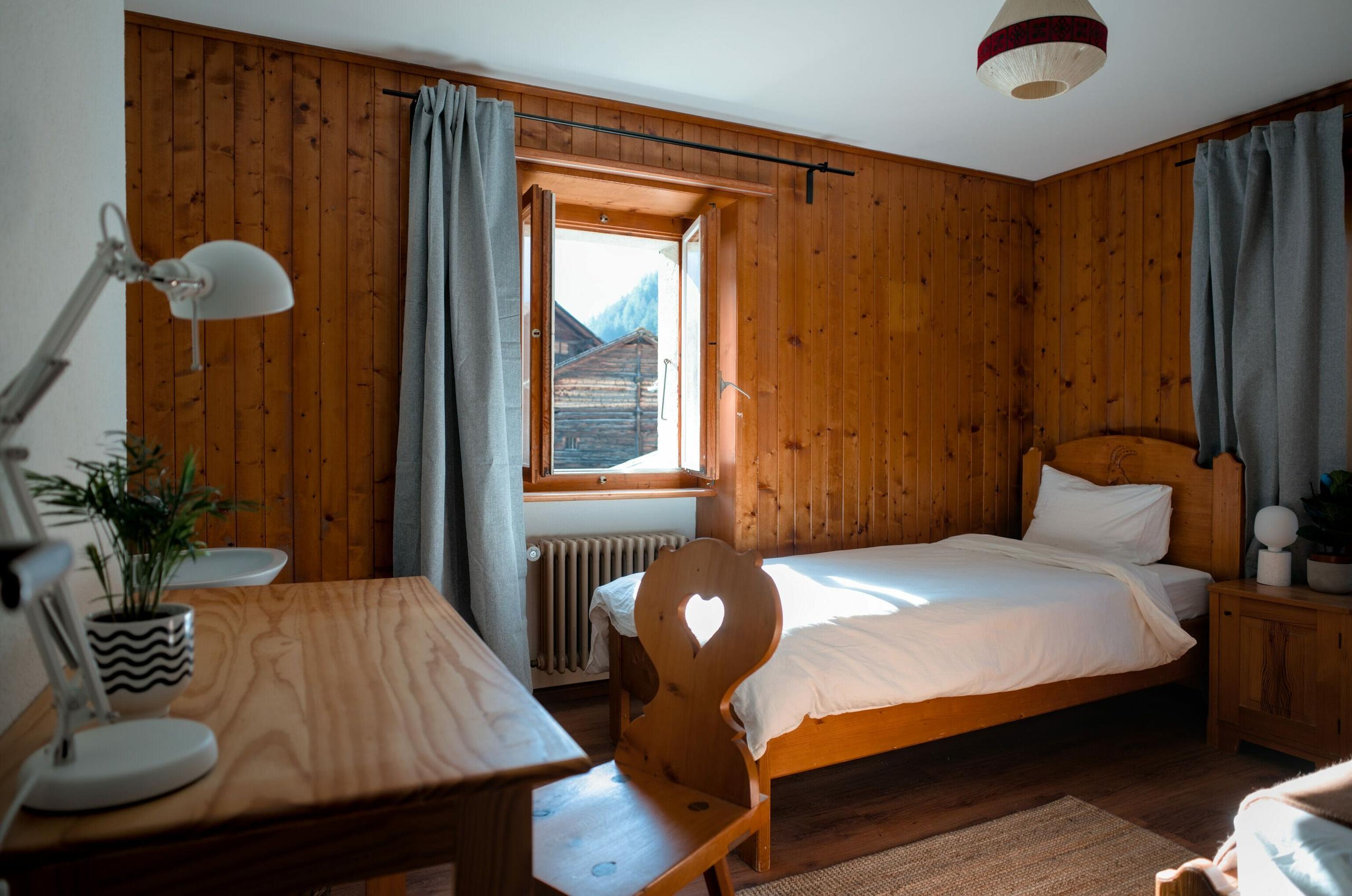 single bed room alpiness
