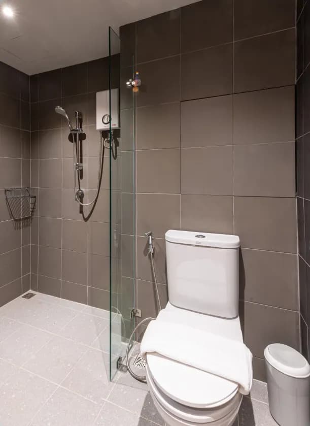 Flexie Plus private bathroom with glass shower and toilet
