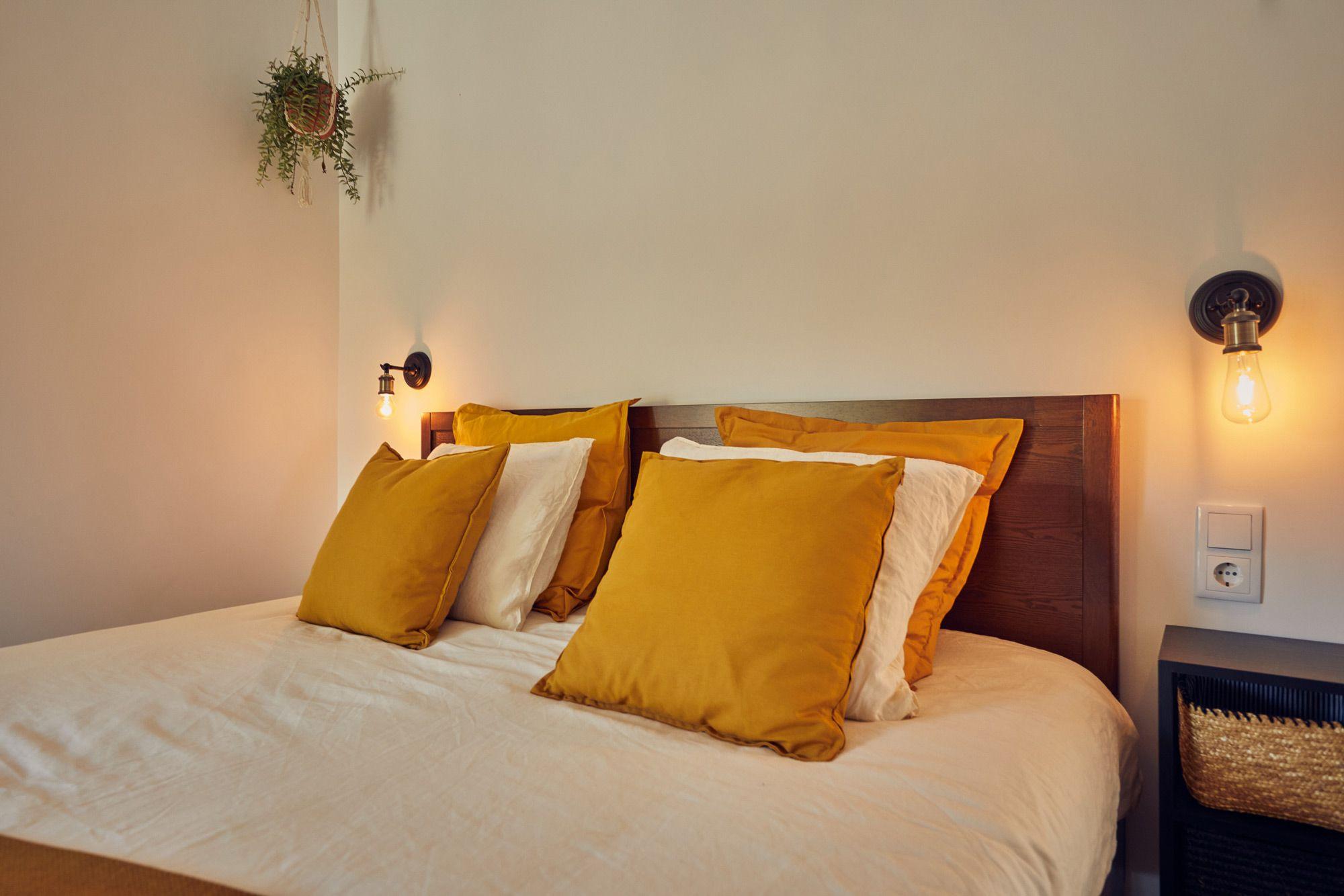 The Homy Balcony room with warm and cozy kingsize bed