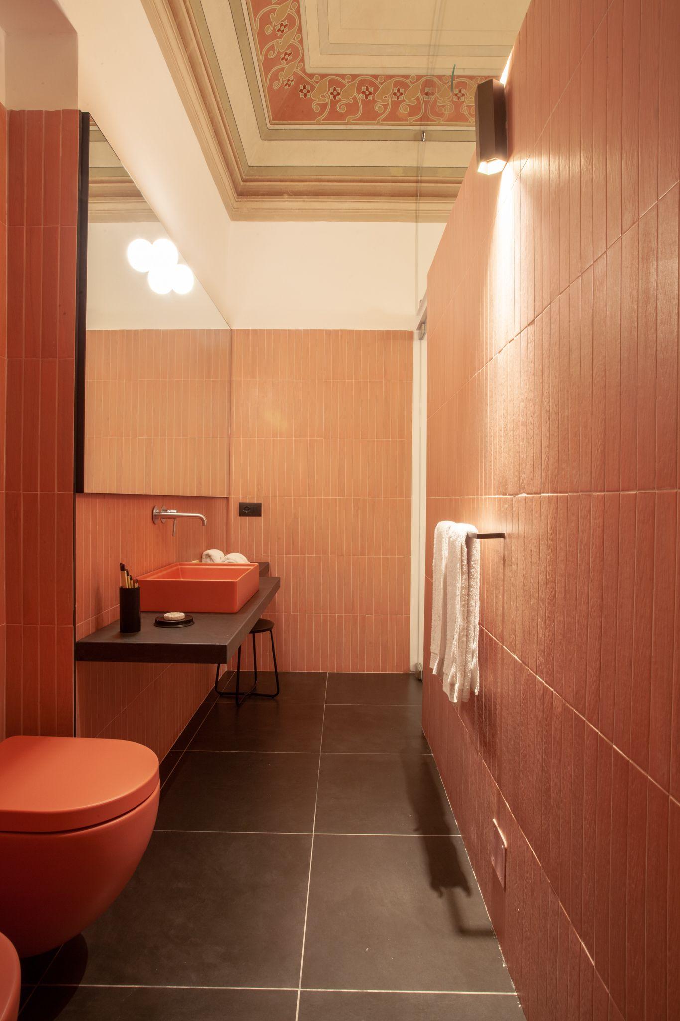 Private en-suite bathroom in Deluxe Room 2