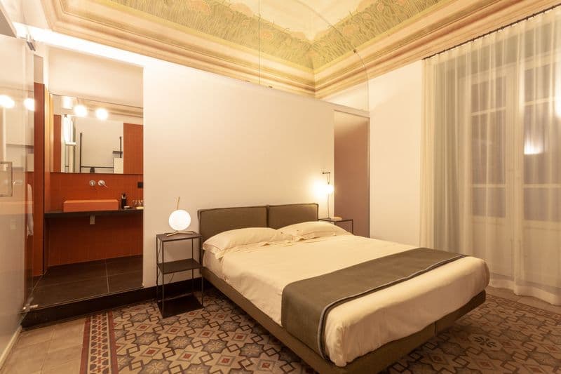 Private en-suite bathroom with terracotta tiles in Deluxe Room 1