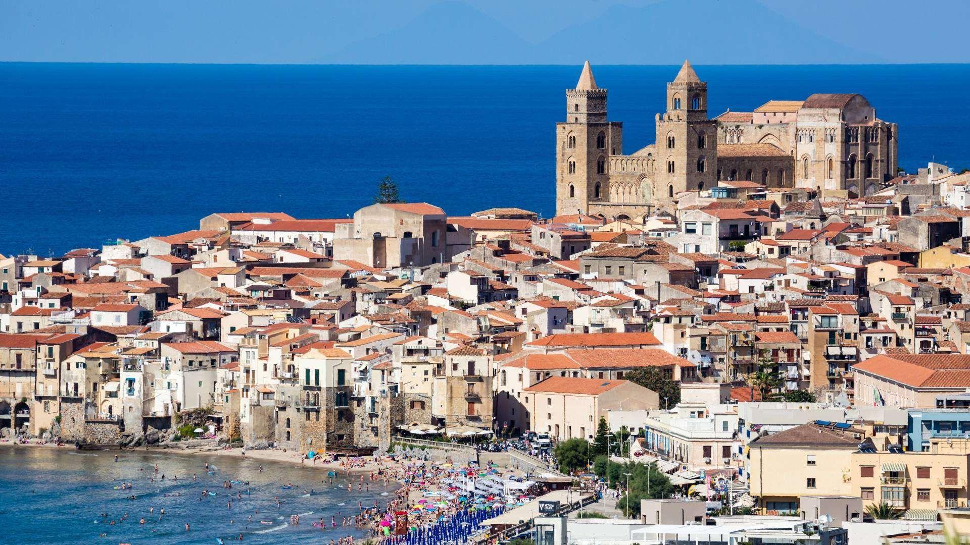 BeetCommunity members during day trip to Cefalù, Sicily