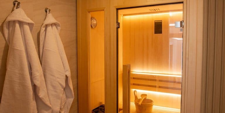 Sauna and hanging towels, one of the amenities of our coliving in Tenerife