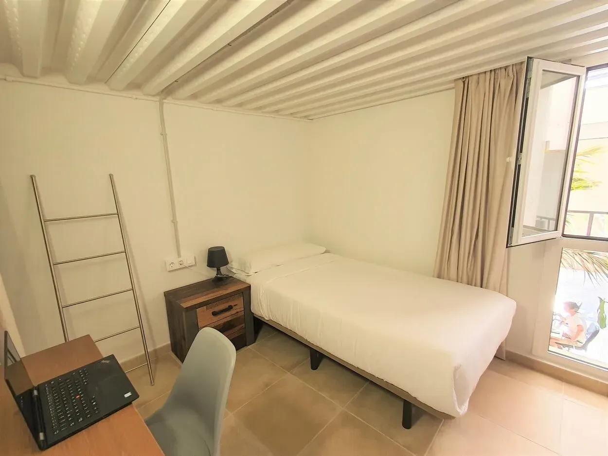 Tajinaste individual room at Cactus Coliving in Tenerife.