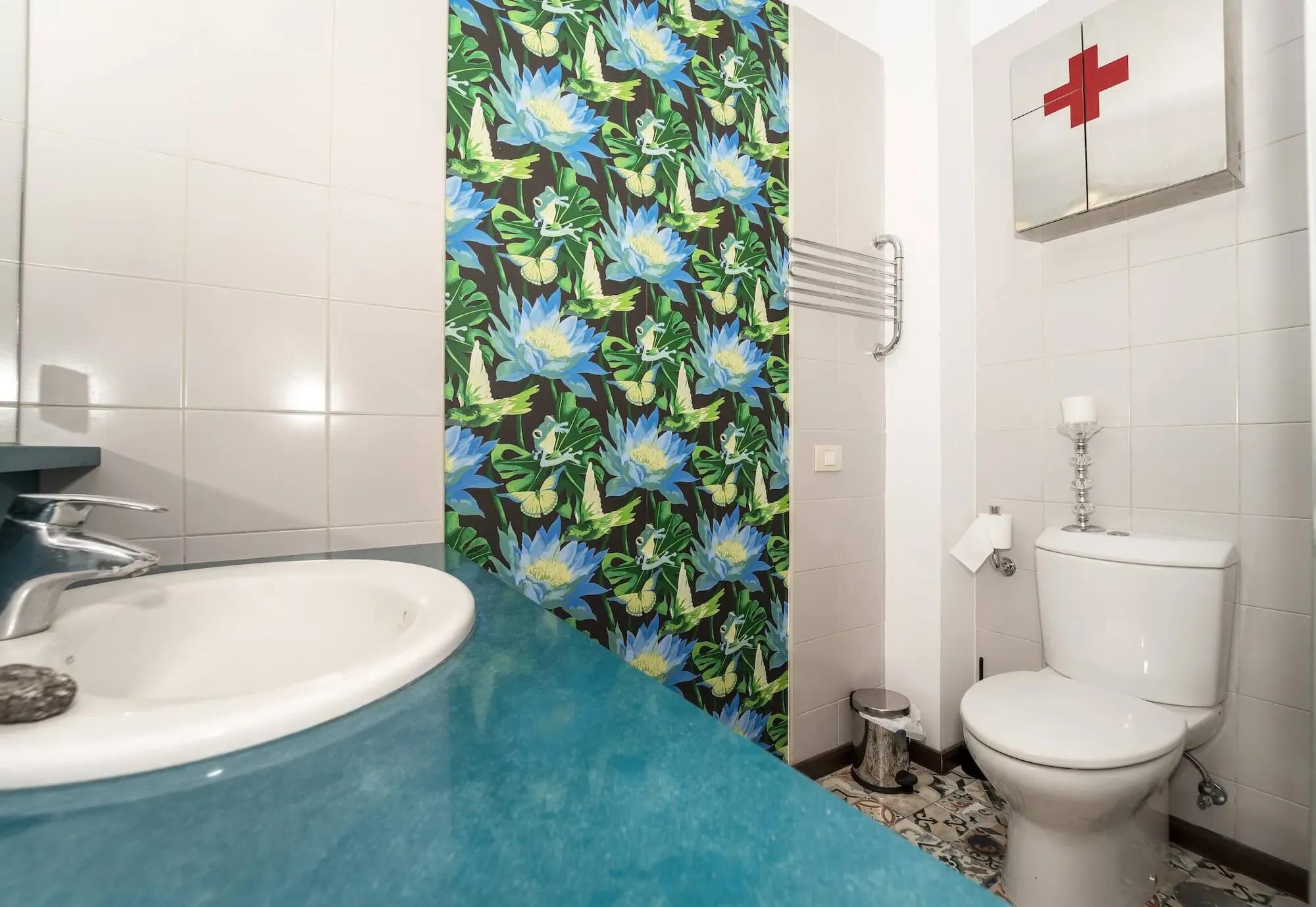 Cute bathroom for the girls shred bedroom at Cactus Coliving Tenerife.