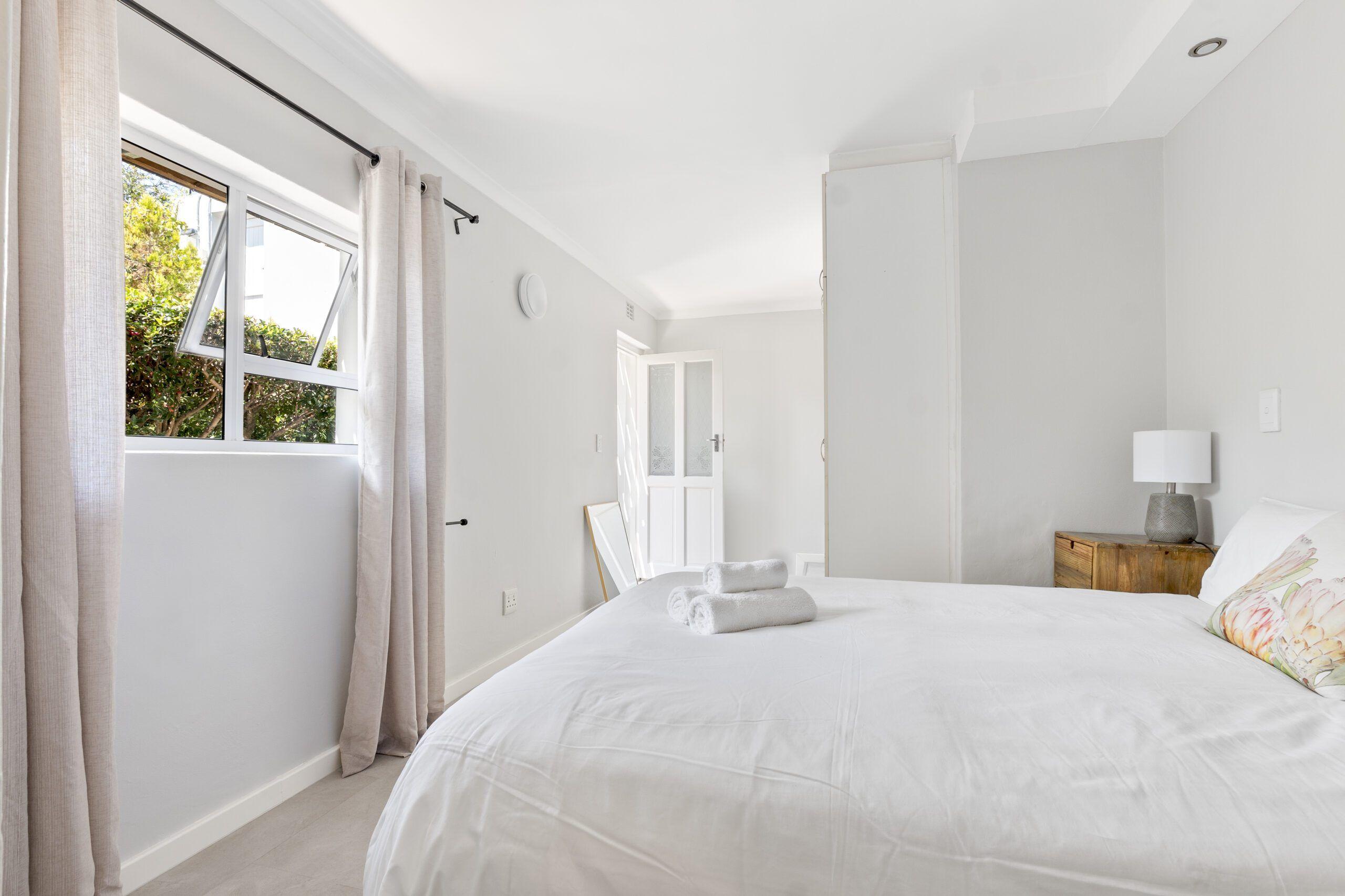 Reverse view of the Cottage Deluxe Apartment bedroom