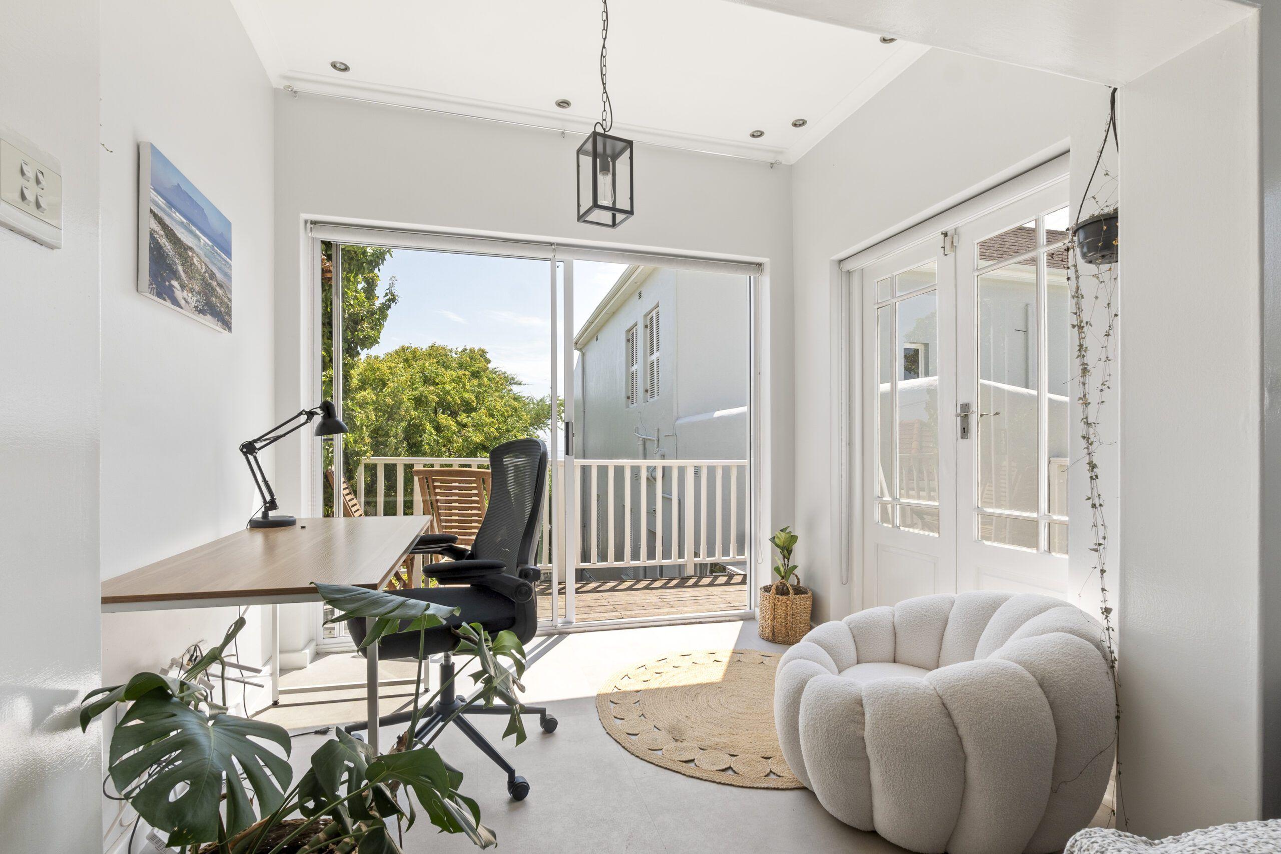 Desk and reading nook in the Cottage Deluxe Apartment