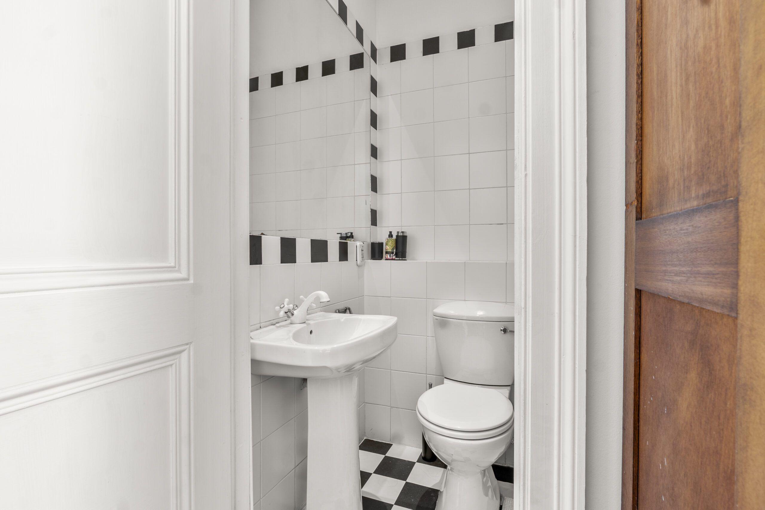 En-suite bathroom of the Cape Queen Suite