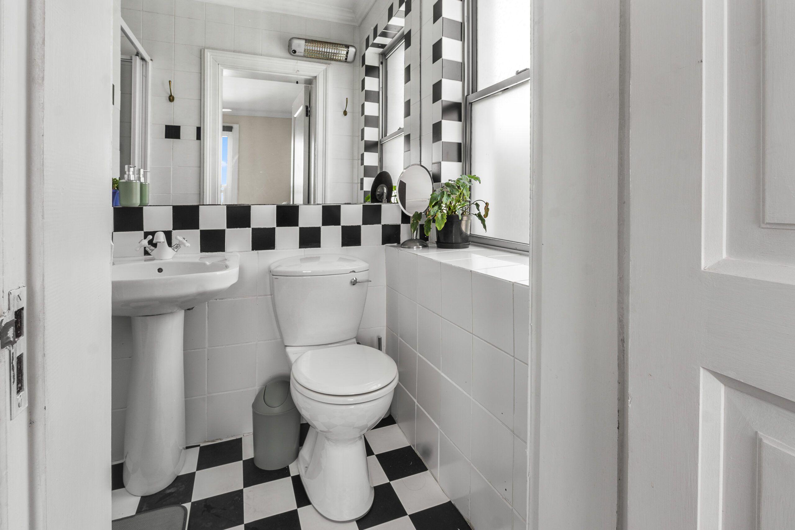 En-suite bathroom of the Hill Queen Suite