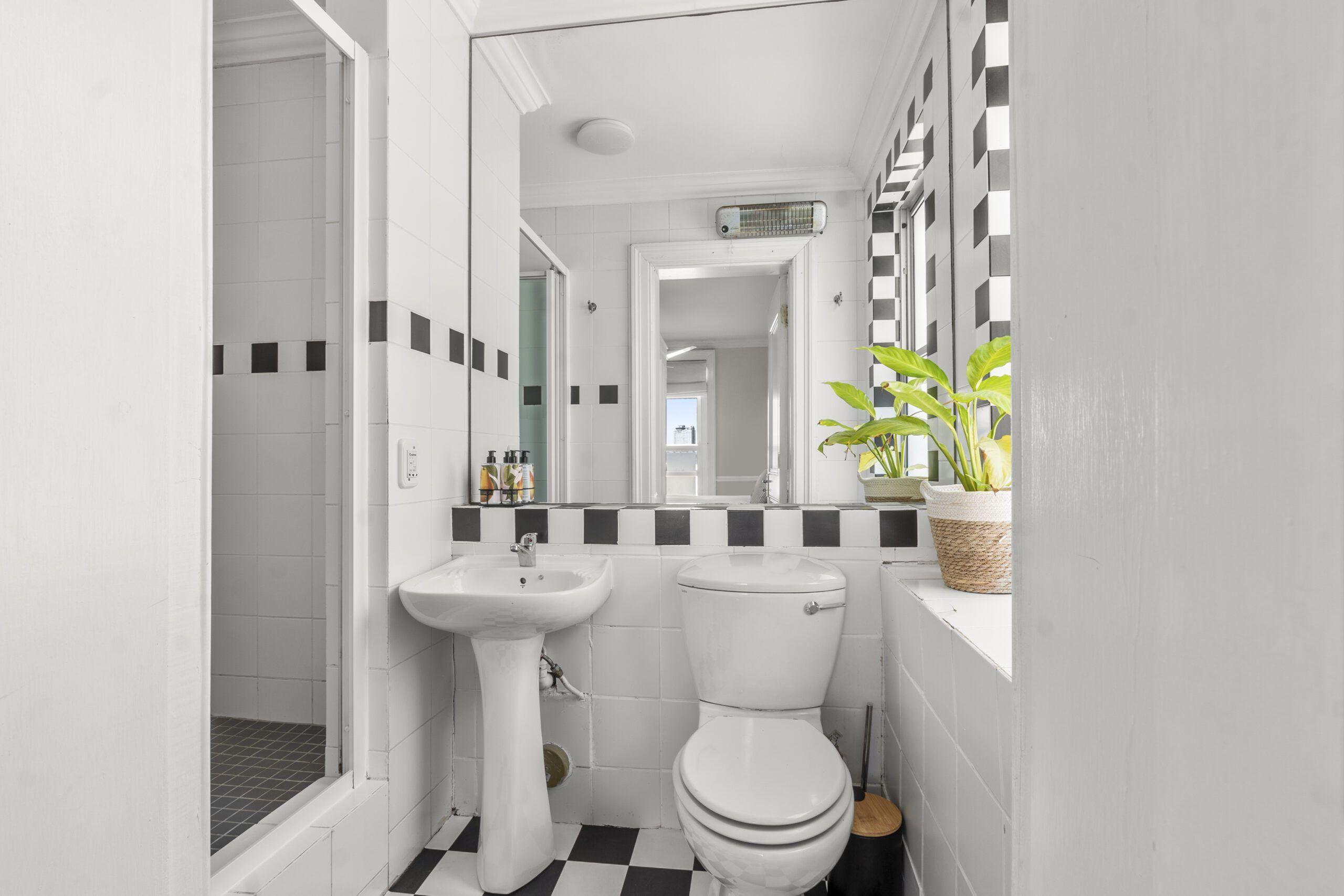 En-suite bathroom of the Ship Queen Suite