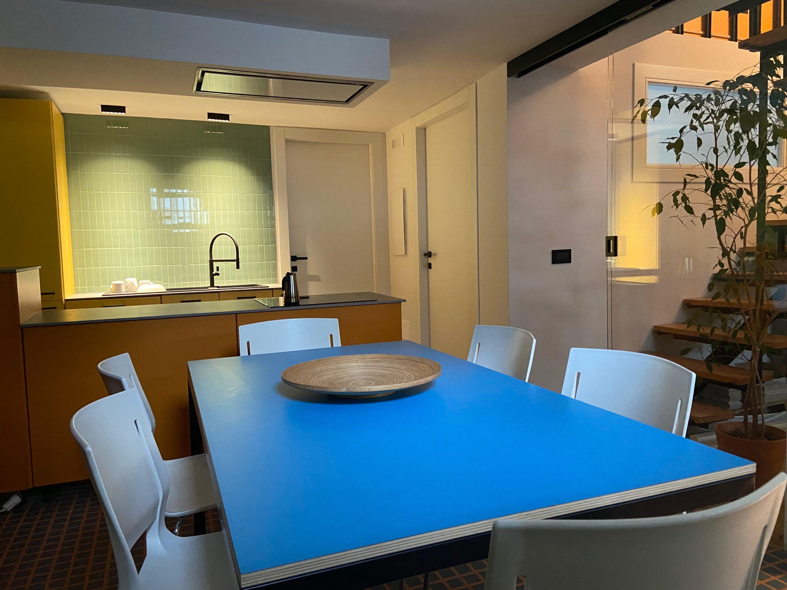 coliving casa netural - shared kitchen