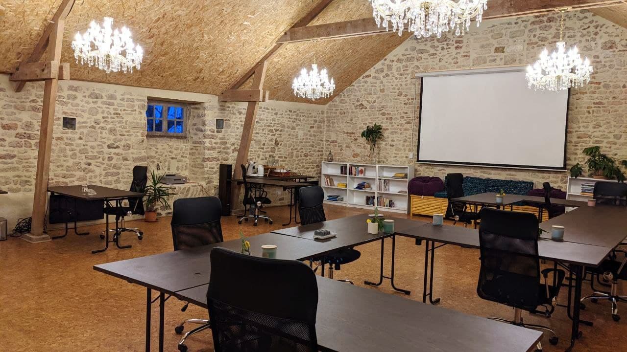 isle_marie_coworking_team-building_remote_work_worker_digital_nomad_01