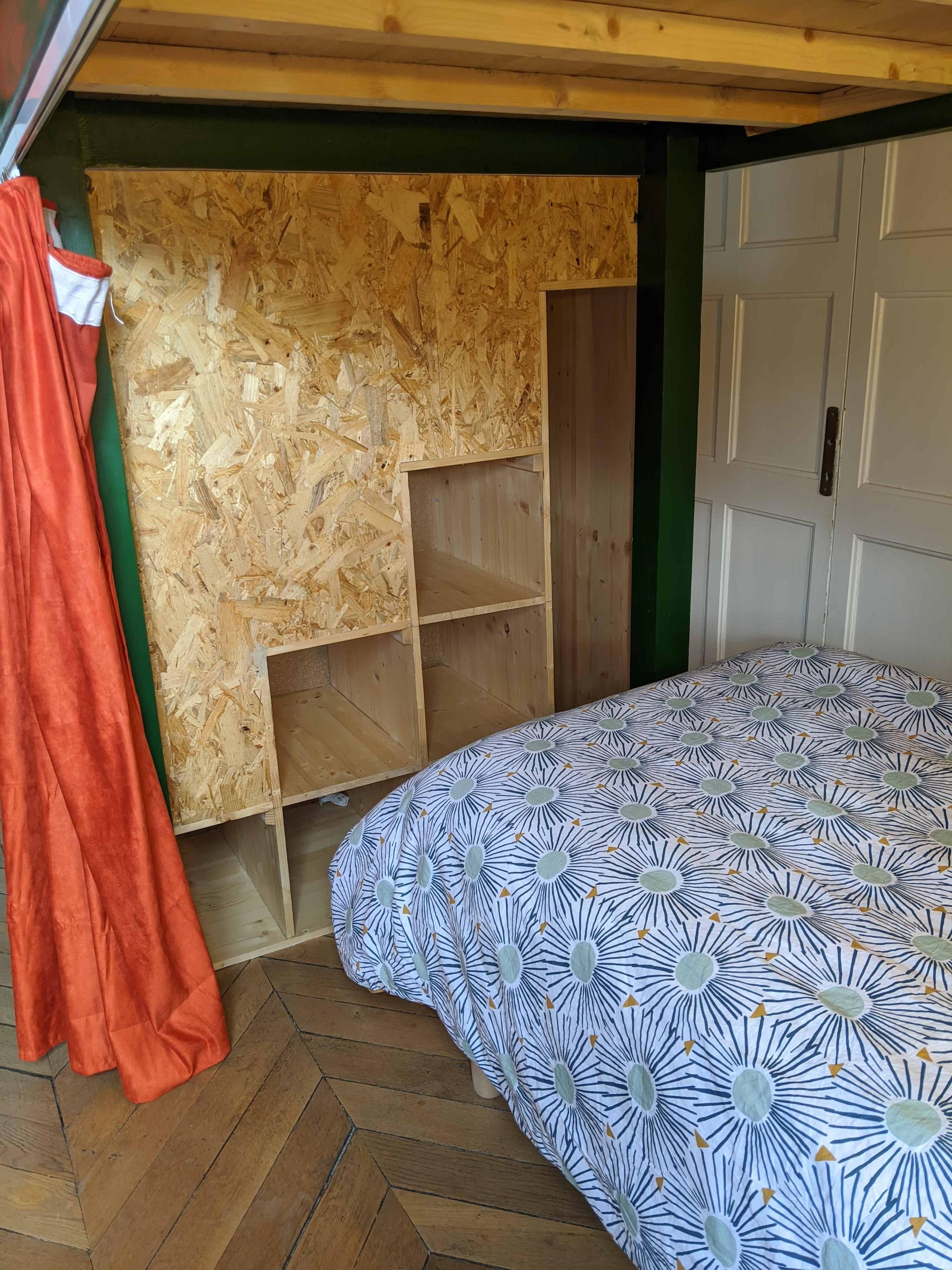 Dorm pod with privacy curtains