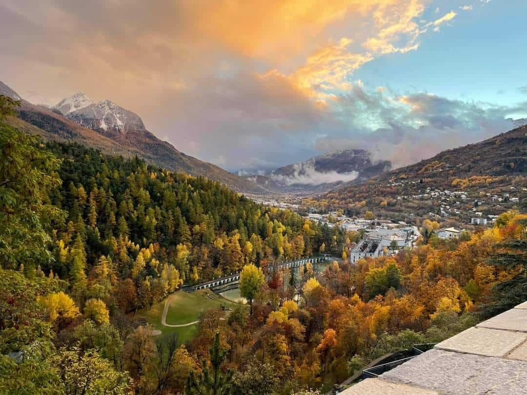 Autumn view from Cloud Citadel looking down the valley with colorful foliage and mountains