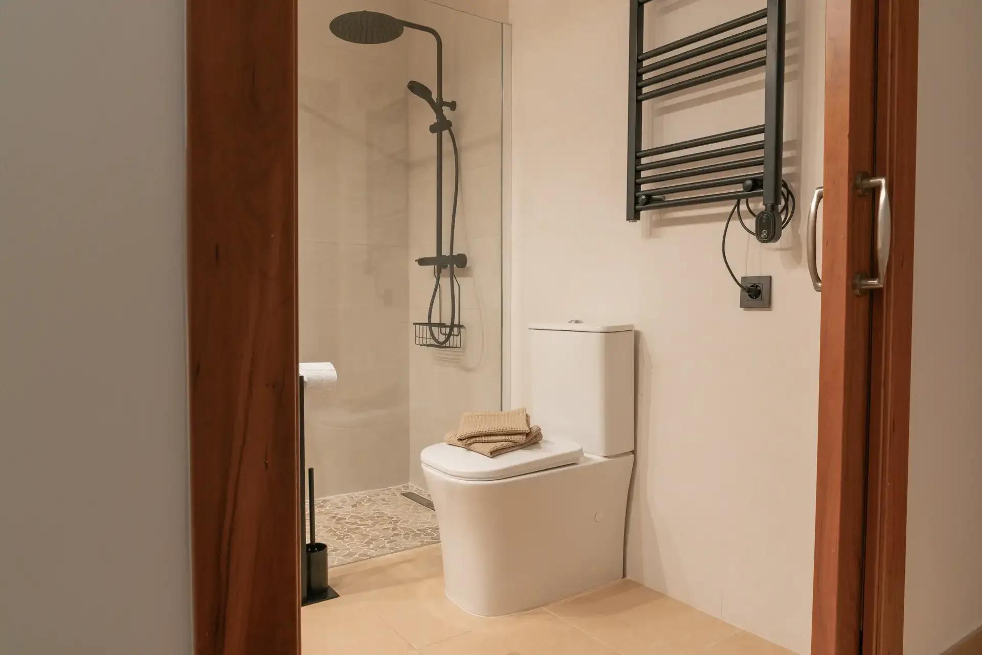 Coliving & Coworking Denia en suite bathroom