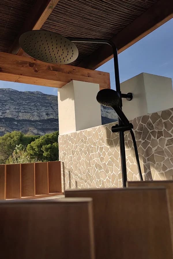 Coliving & Coworking Denia Rooftop private balistyle bathroom rainshower