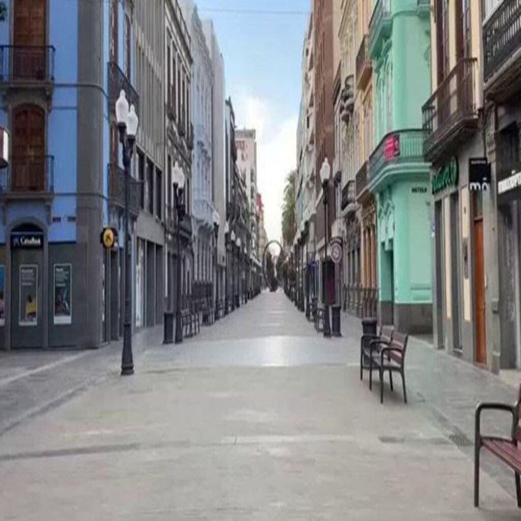 Calle Triana, the main shopping street in the Triana neighbourhood near Coliving 1907