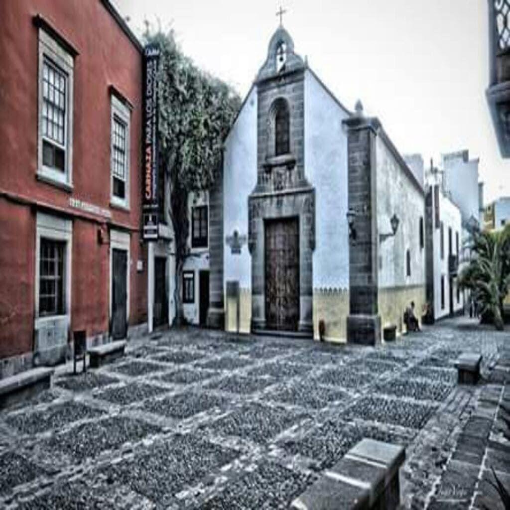 Plaza de San Antonio Abad in Las Palmas de Gran Canaria, 1 km from Coliving 1907