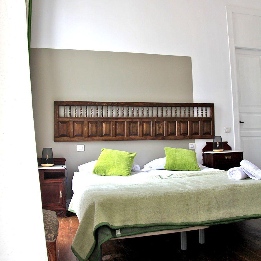 18 square meters room with 2 beds of 90 cm, private bathroom outside, first floor with balcony and natural light