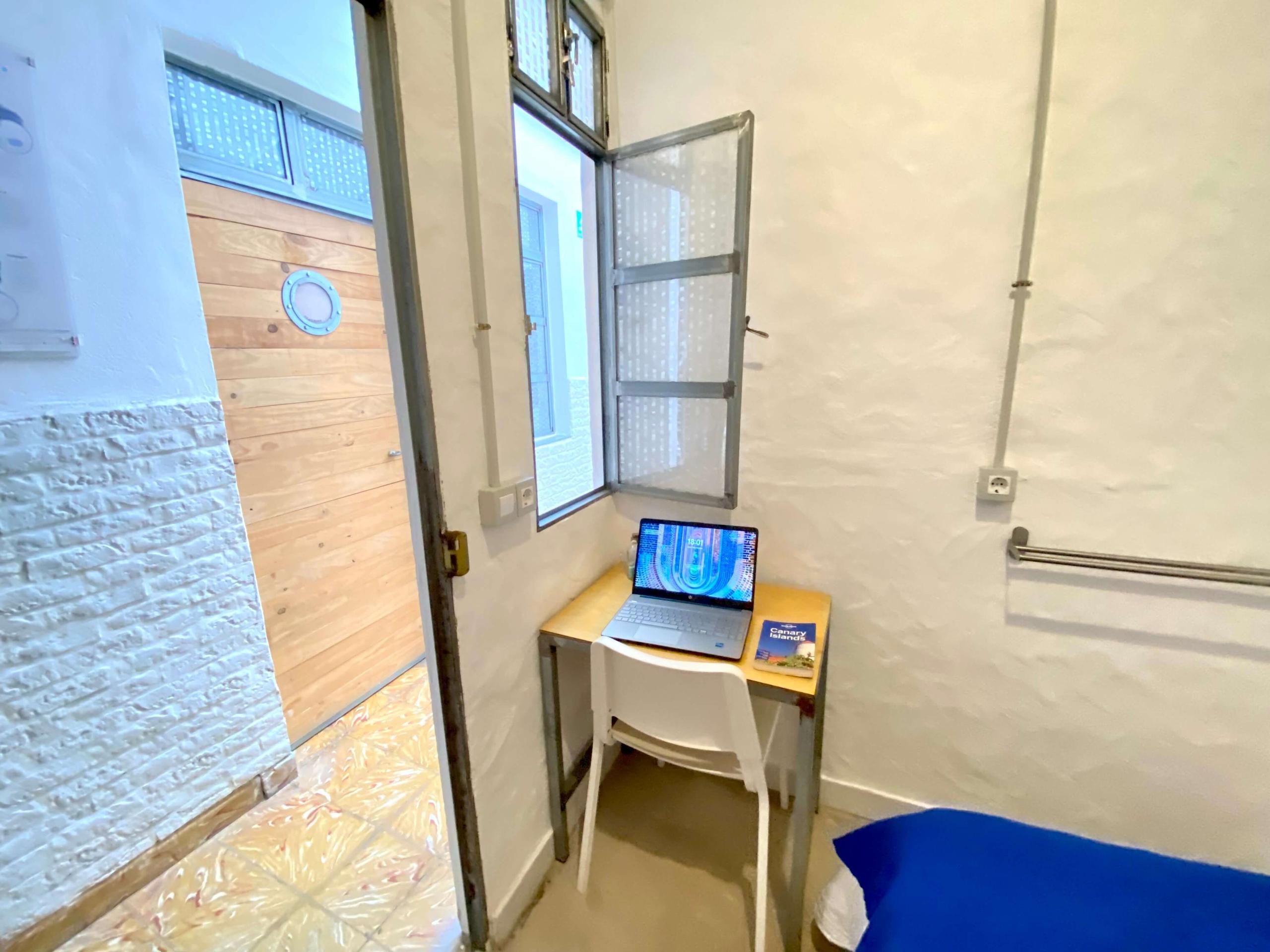 Budget single room in a coliving in Gran Canaria, economic room with bed, desk and wardrobe, ideal for remote workers