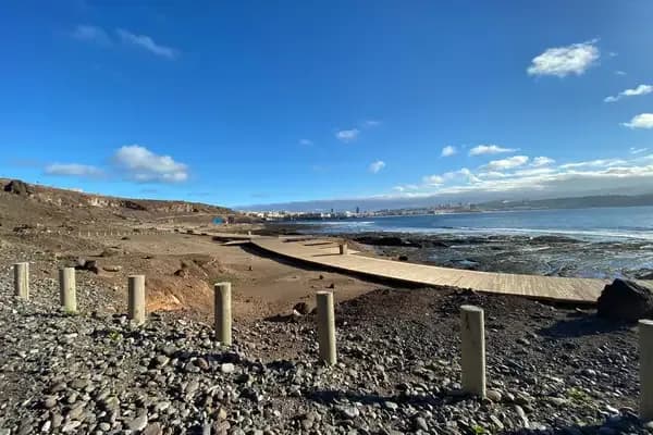 View of a natural area next to EcoIsleta Coliving in Gran Canaria. Beach and the city