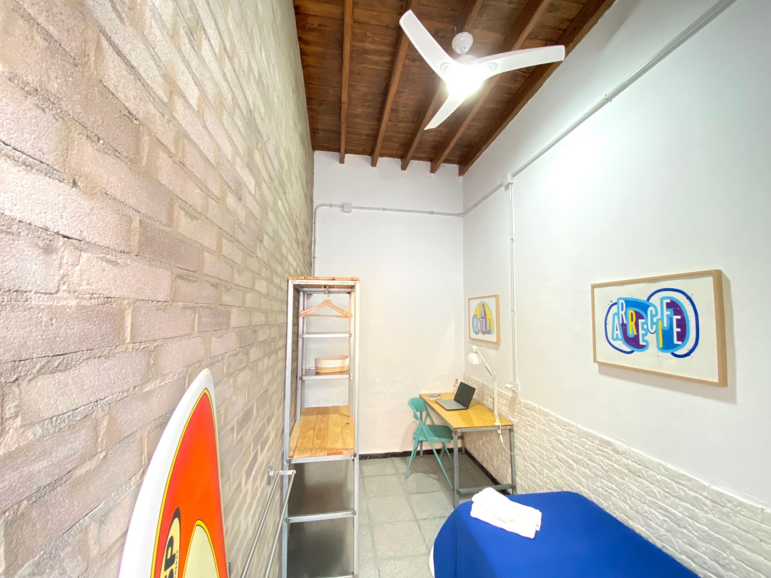 Fresh single room with ceiling fan and wardrobe to keep clothes, room ready for check in also bed and desk inside of the room to work remotely