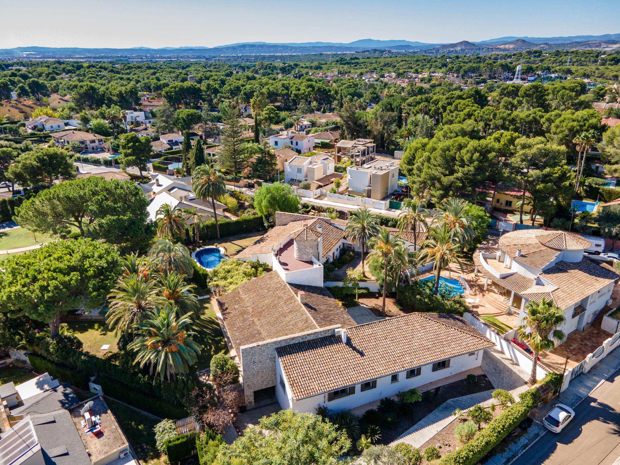 Aerial drone shot of the Edom Coliving villa and surrounding La Cañada suburb near Valencia