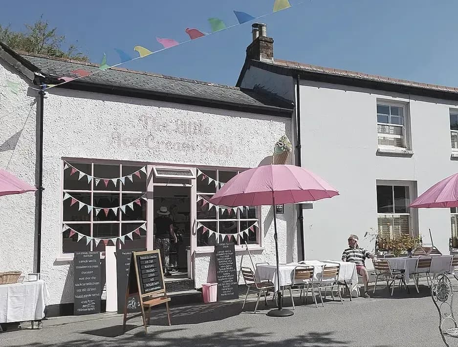 Lostwithiel village with shops, pubs and restaurants, 4 minutes drive from Froomies