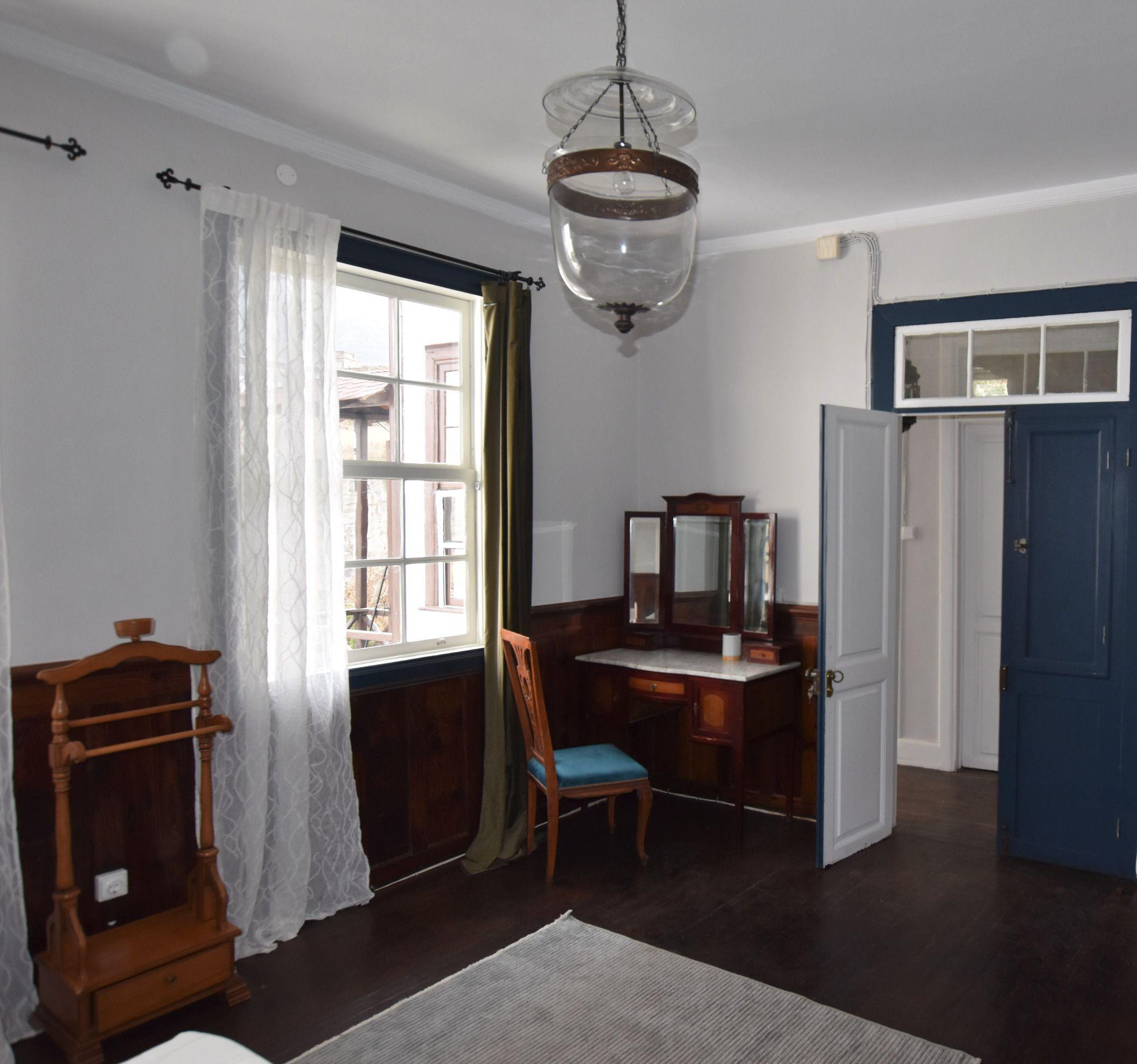 Architectural interior feature