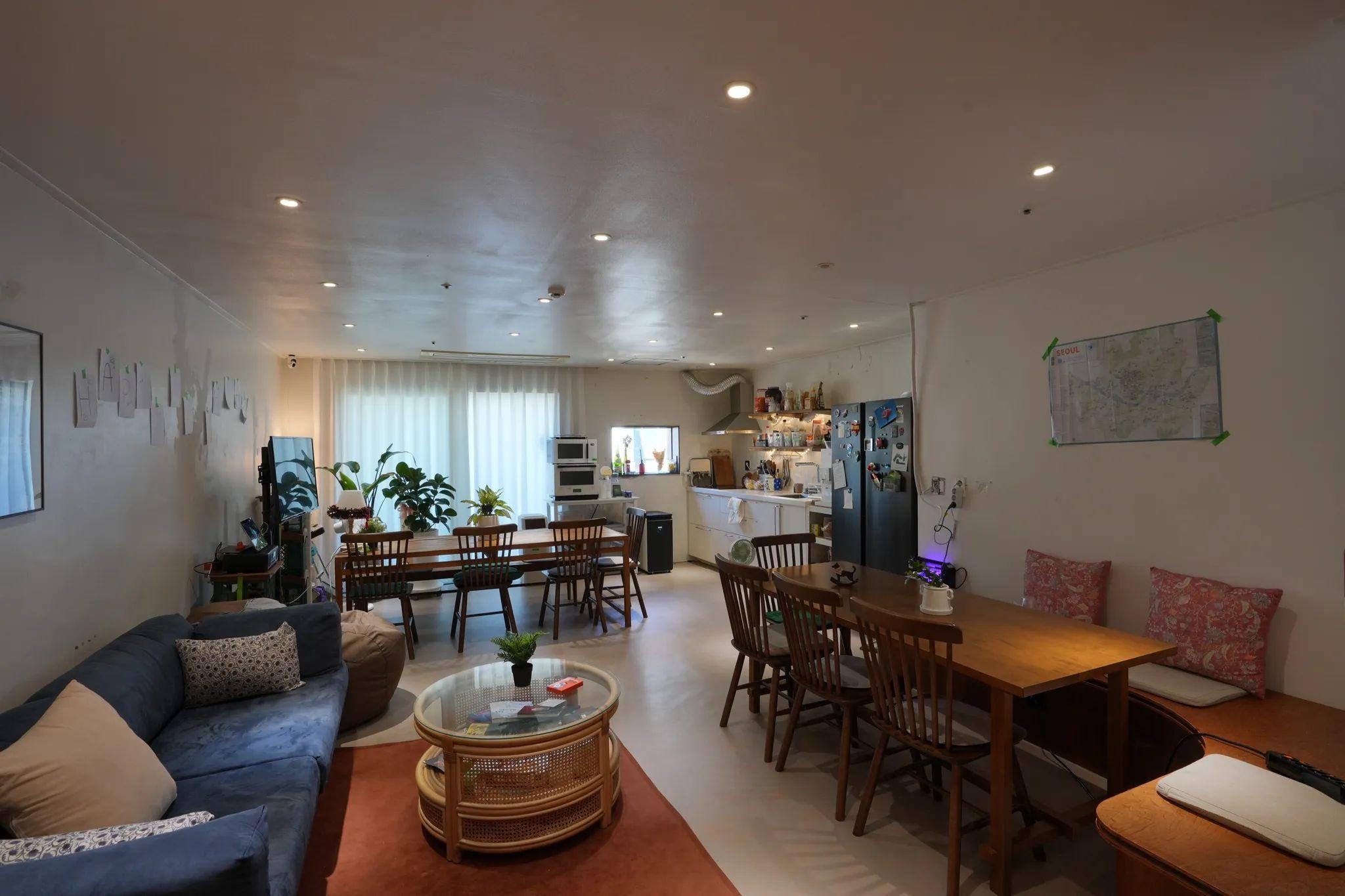 1F Kitchen / Lounge