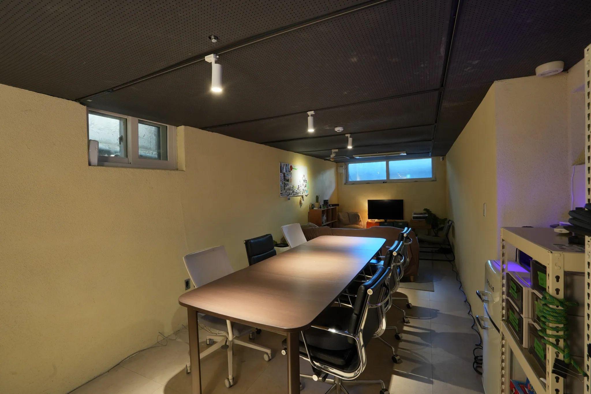 Coworking Space & Lounge