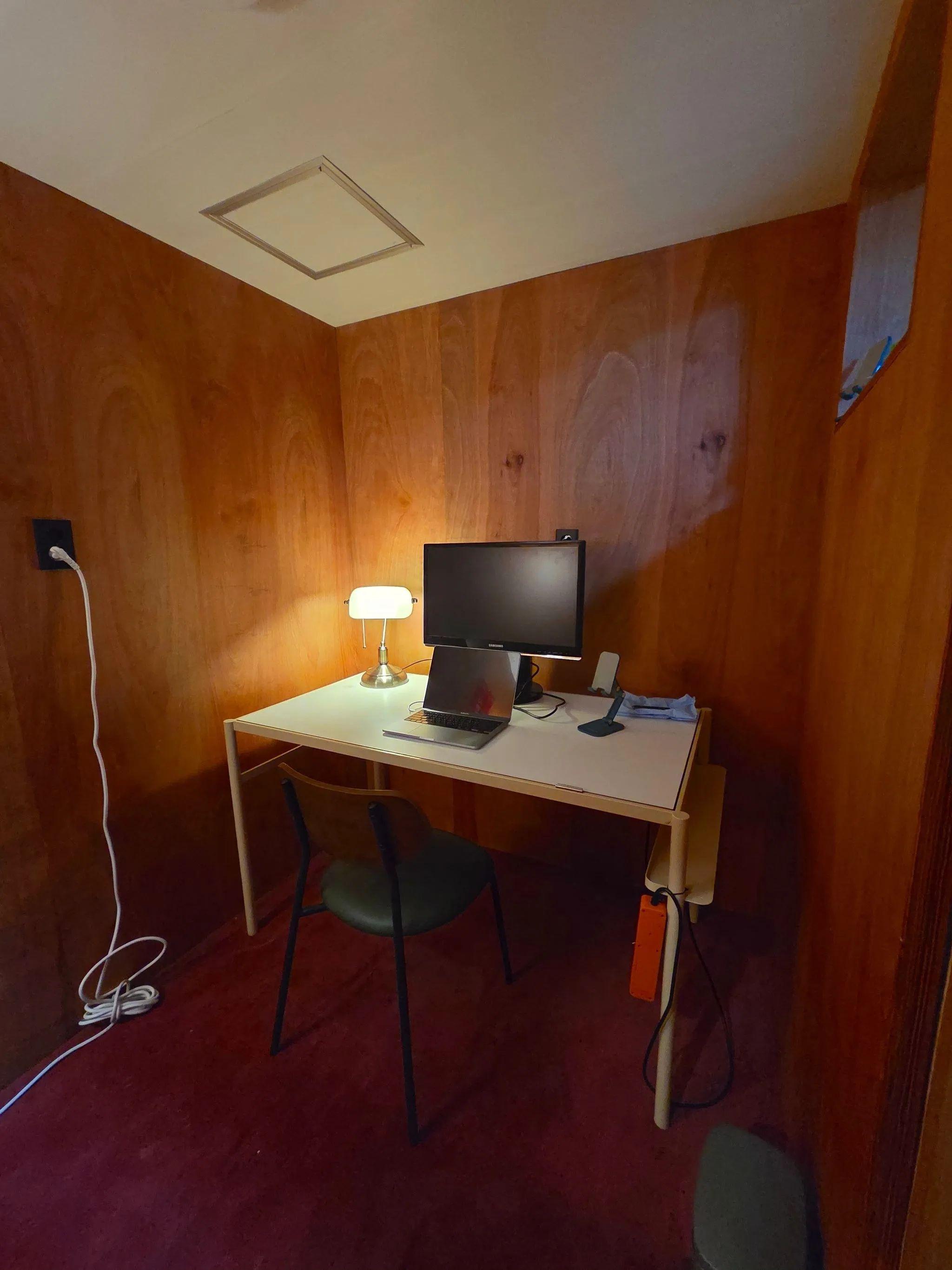 Meeting Room / Phone Booth