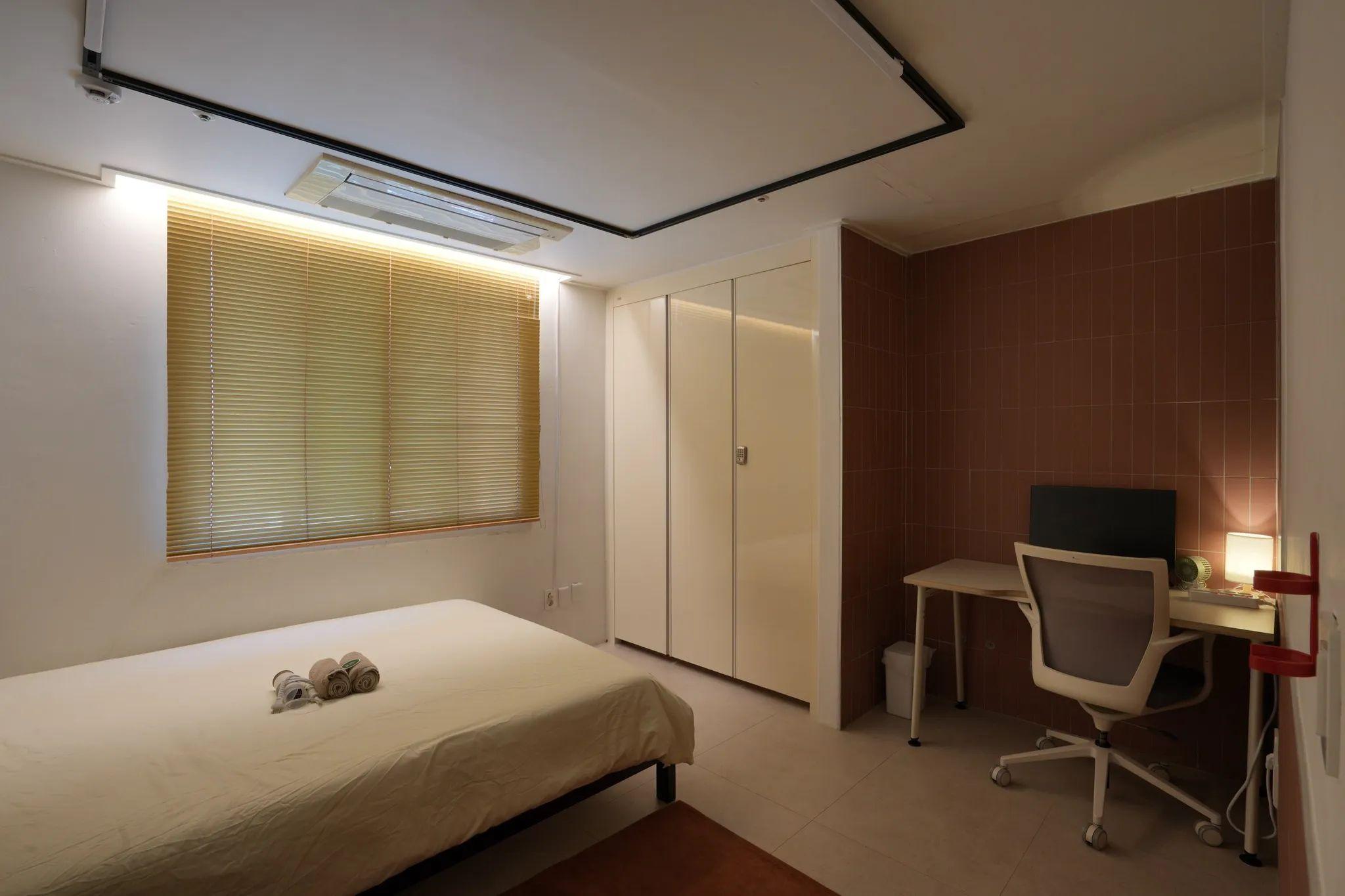 Room 103 queen room
