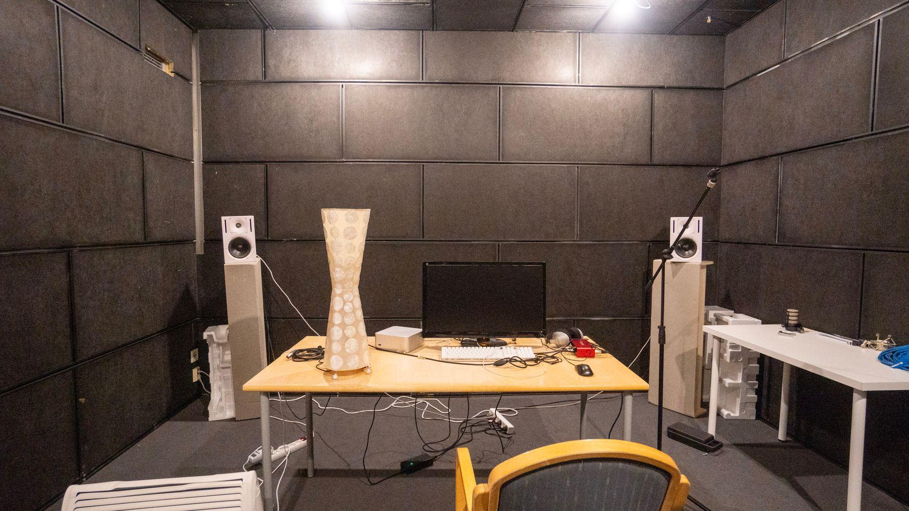 Music recording room at Hub Feenix