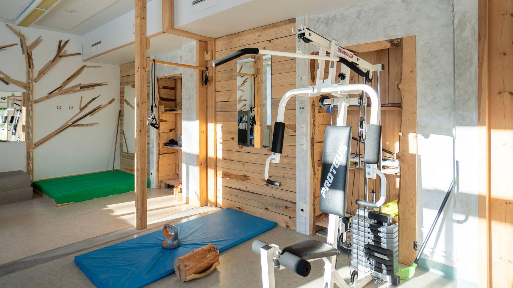 On-site gym at Hub Feenix