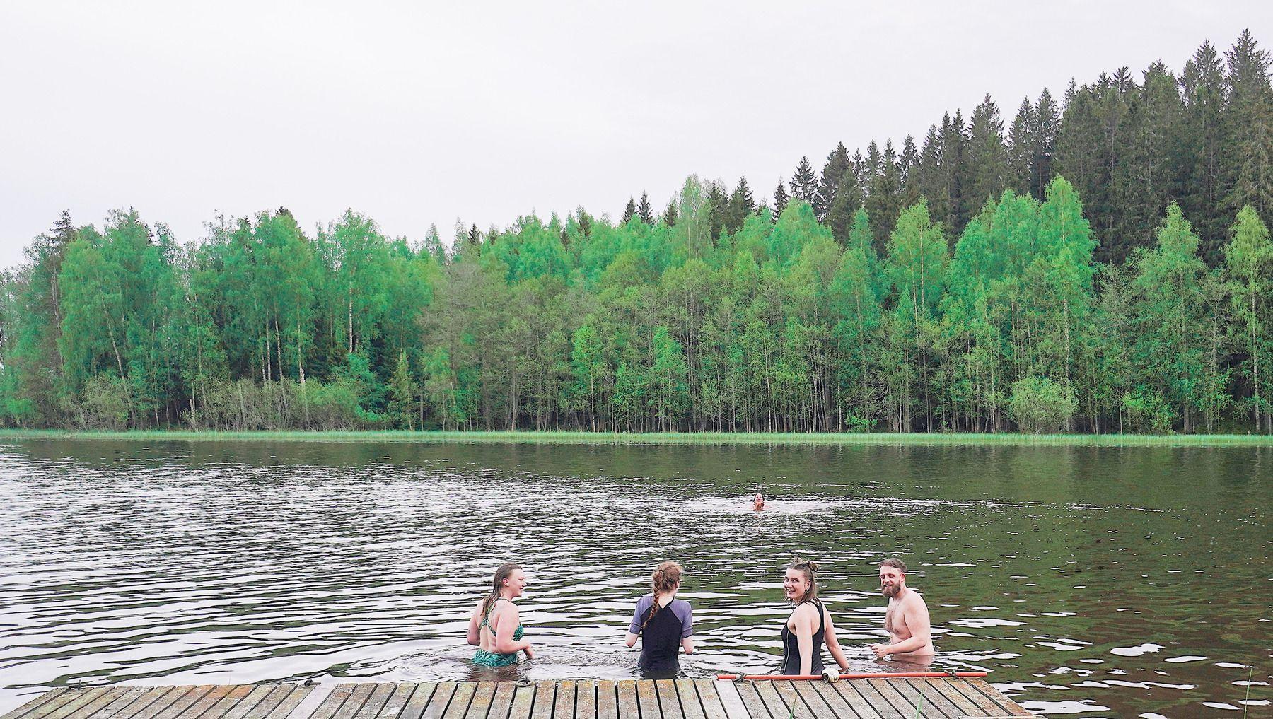 Group at the lake near Hub Feenix