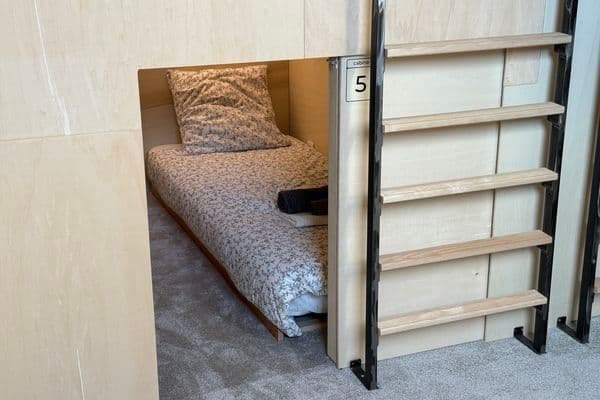 Single cabin premium interior view