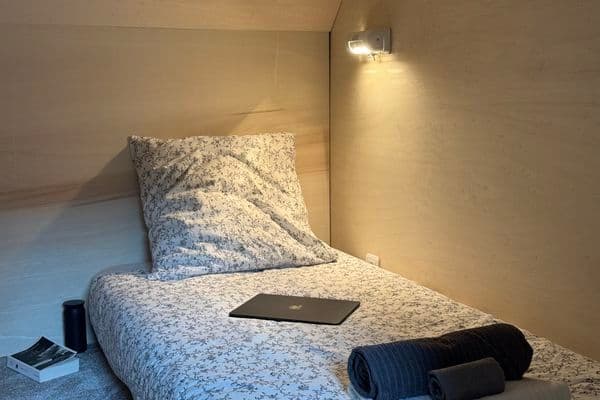 Single cabin premium interior view