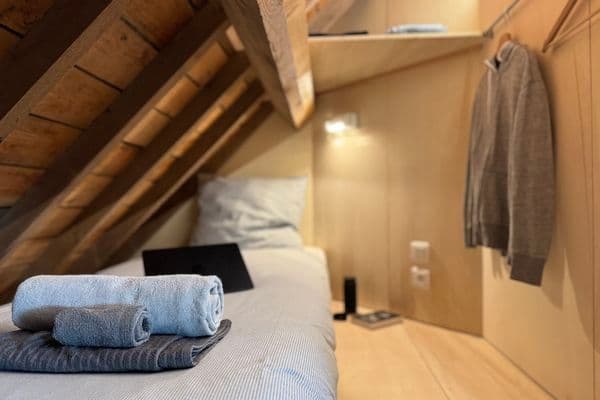 Single cabin interior view