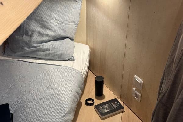 Single cabin interior view