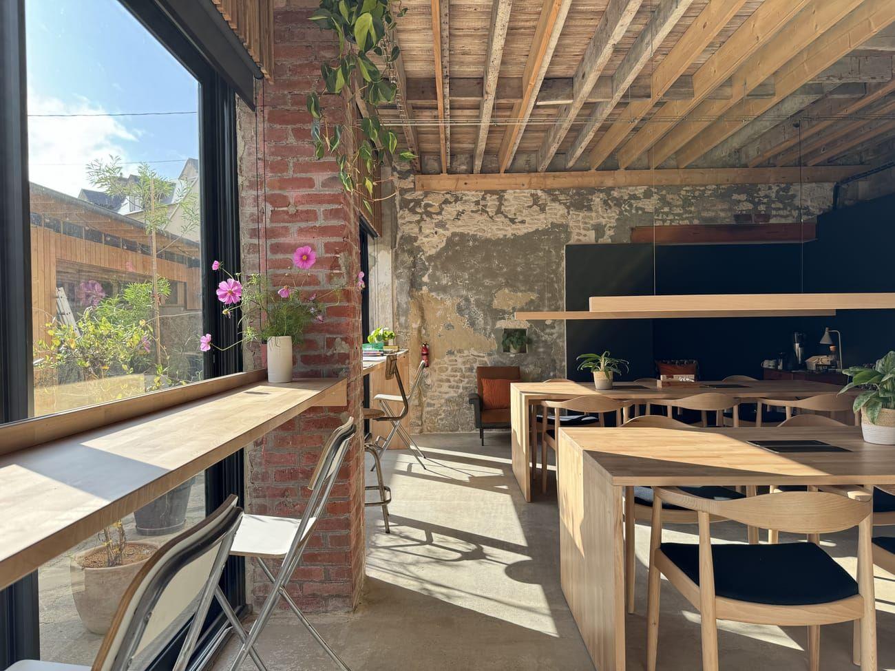 Hero image of the coworking space at Les Briques