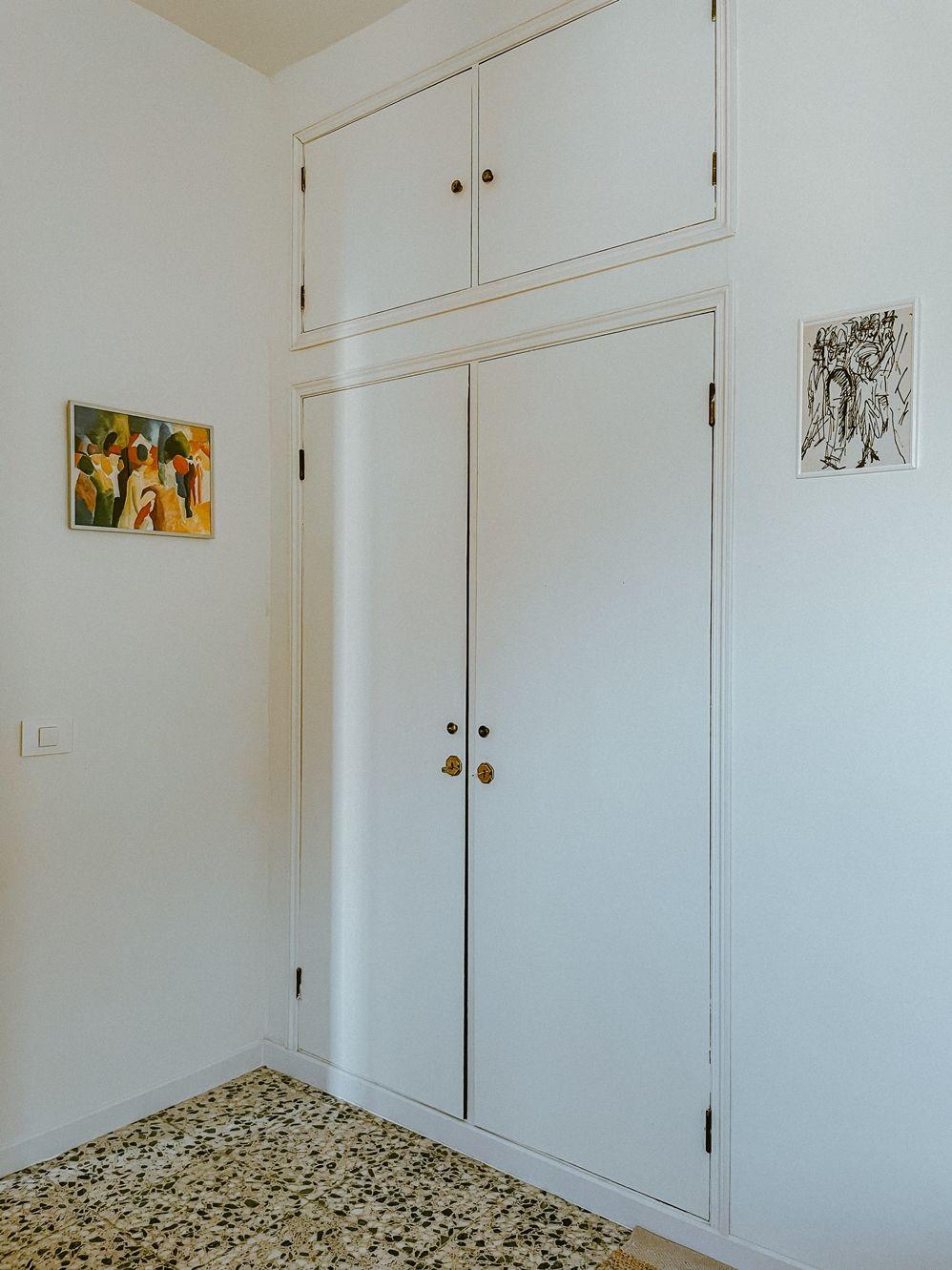 Blue Horse room