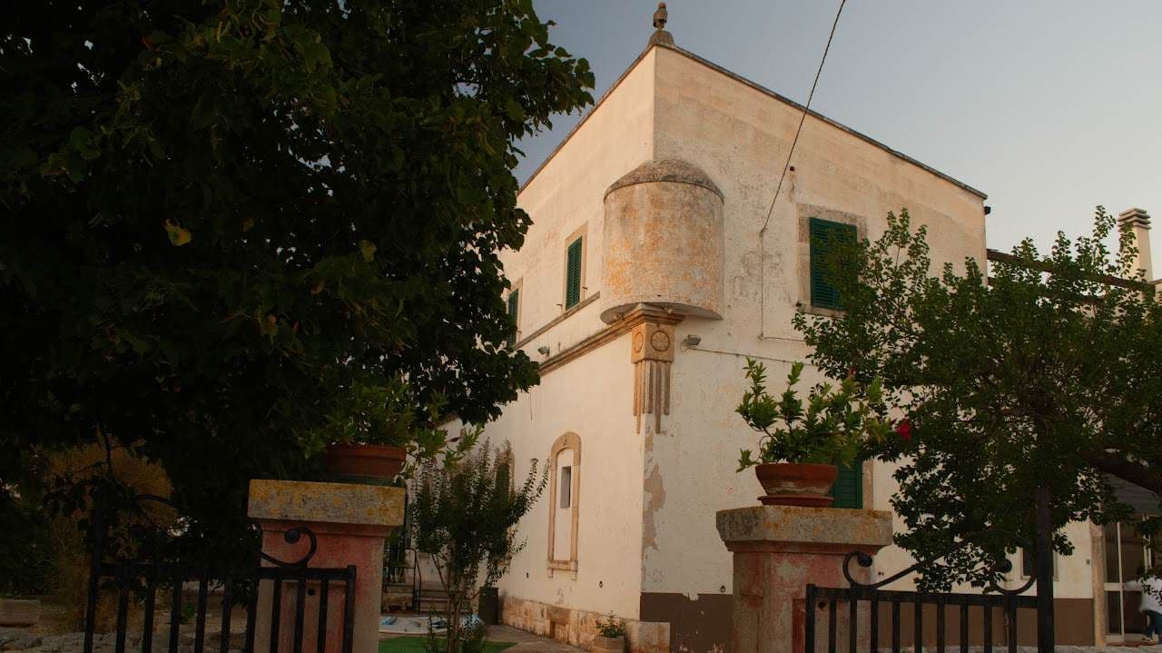 Masseria Olga coliving house in Puglia surrounded by nature at sunset, ideal for remote workers and digital nomads in Italy