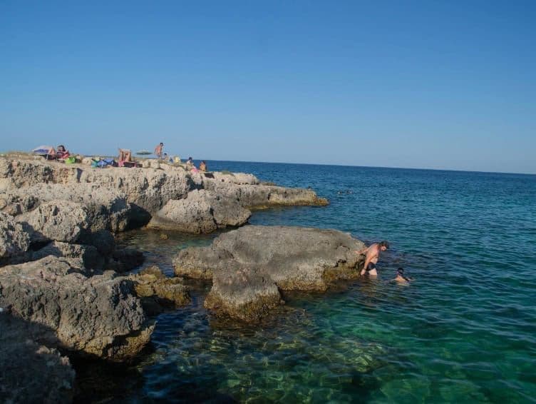 Rocky beach in Puglia near Masseria Olga coliving