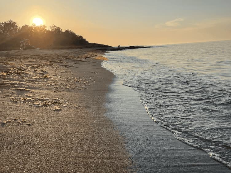 Sandy beach at sunset in Puglia near Masseria Olga coliving