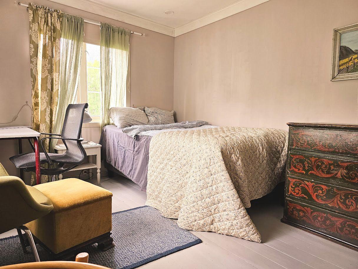 Pastel Room wide view showing the room layout