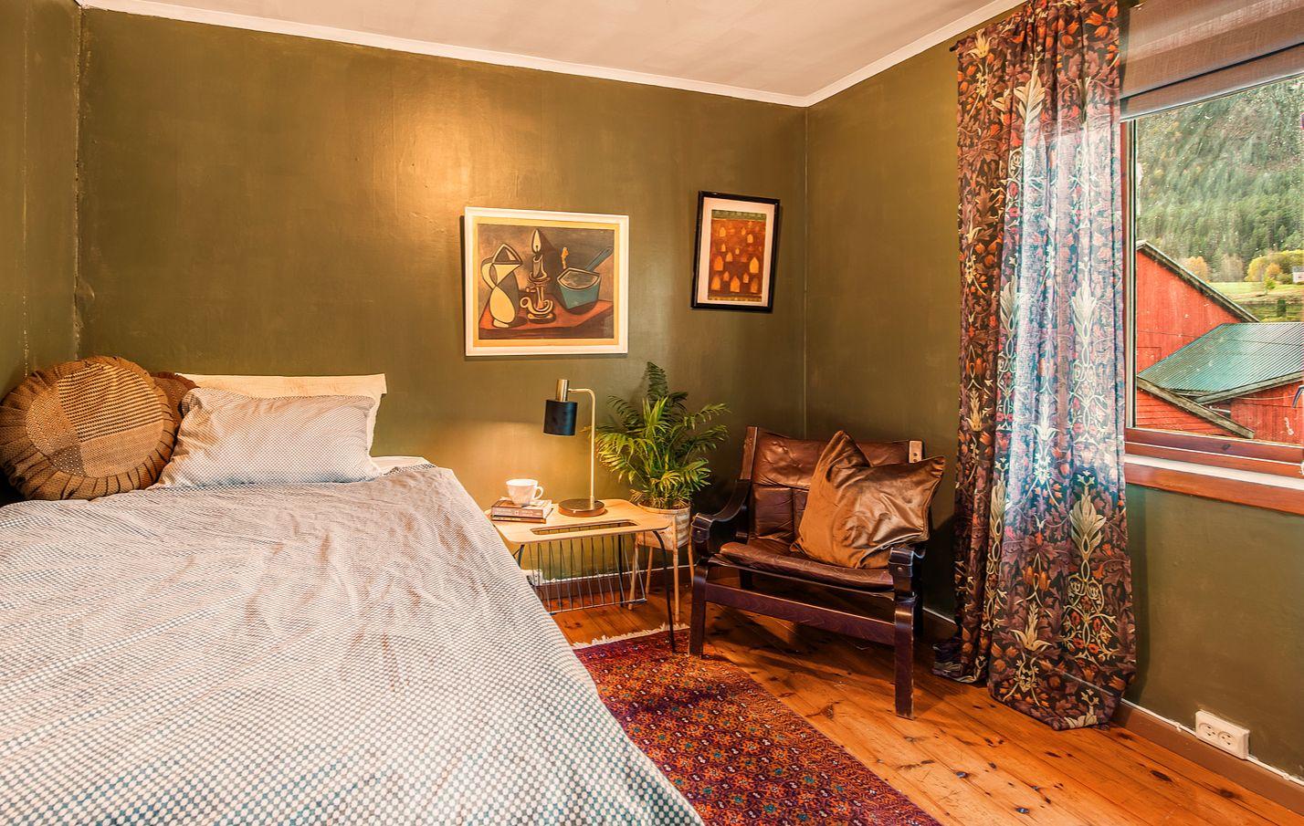 Green Room wide view showing the room layout