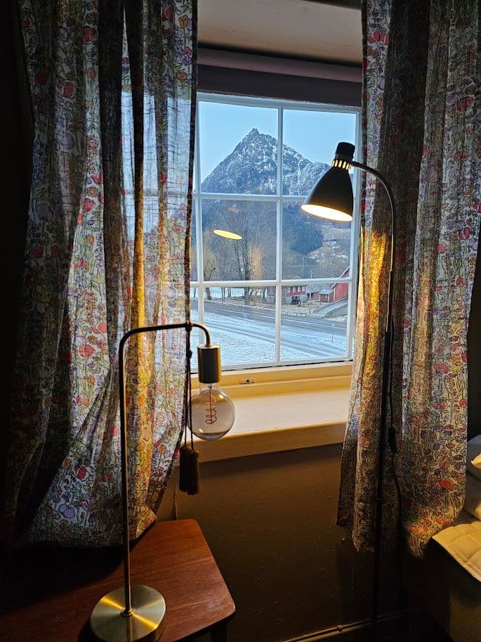 3rd floor loft room interior detail