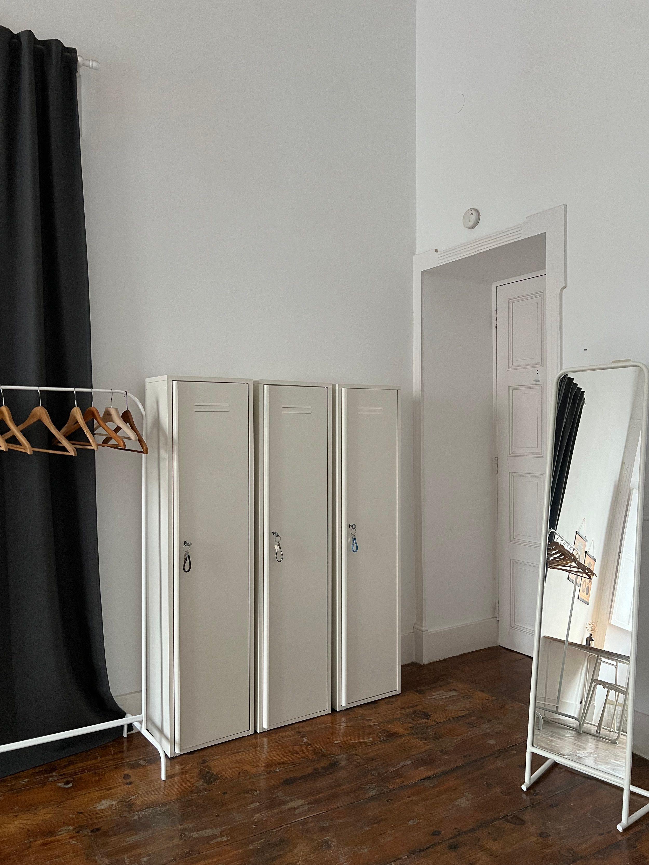 Beds in the 3-bed dorm room at Nine Coliving.