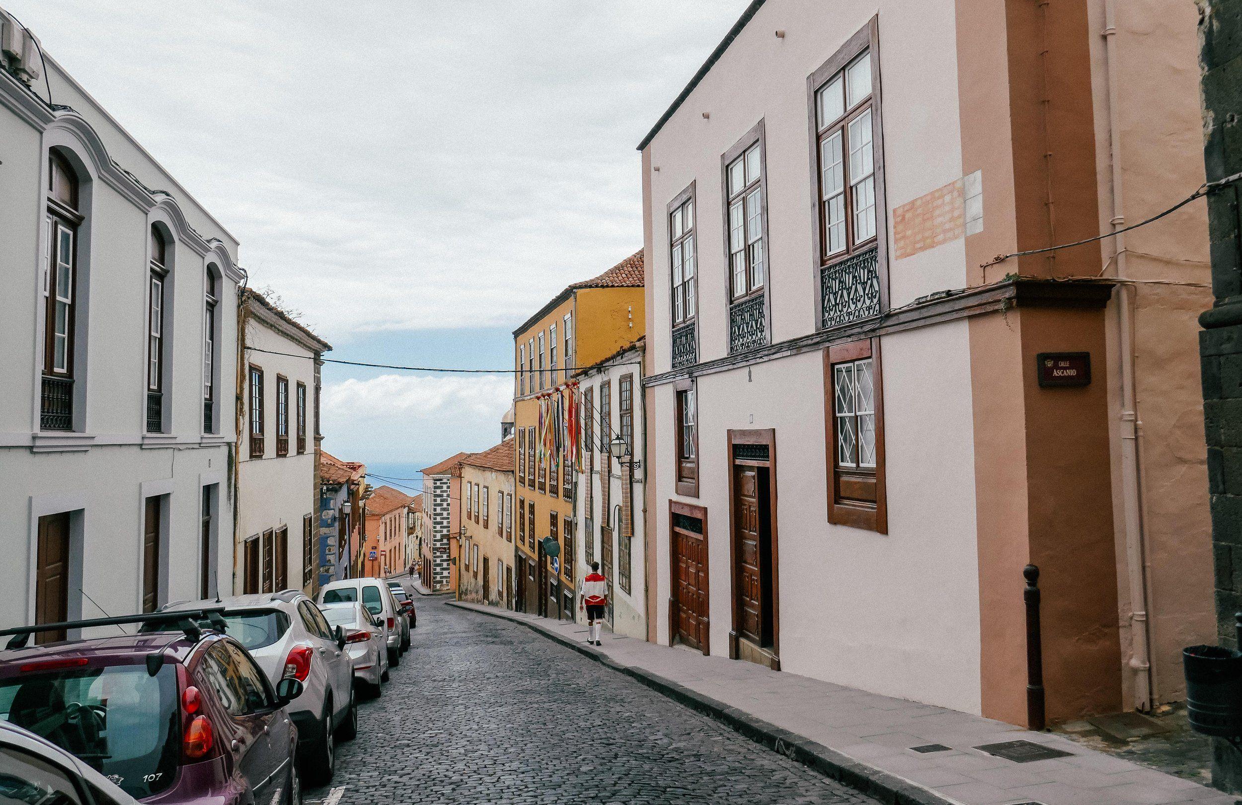 A cobblestone street in the historic centre of La Orotava, Tenerife, with colourful colonial buildings.